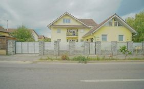 Vilux With Indoor Private Parking